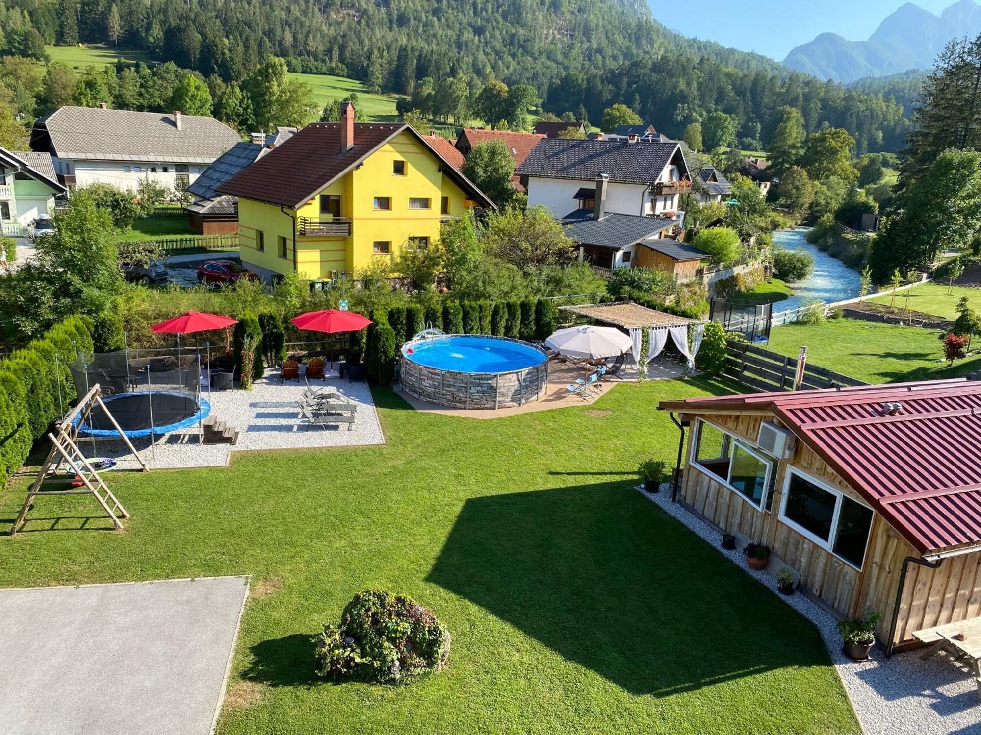 Aparthotel Pr' Jakapc' Mojstrana Exterior photo