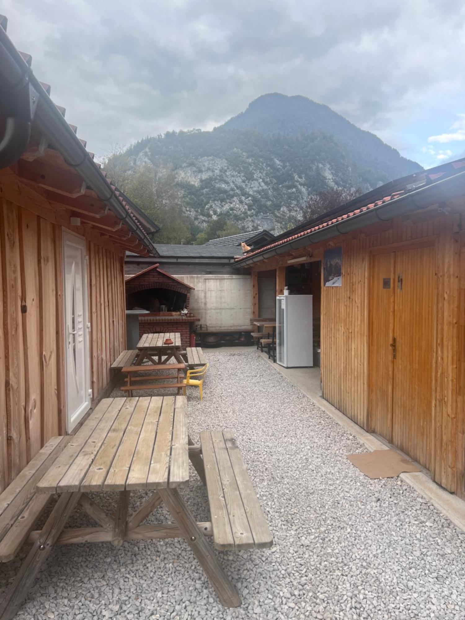 Aparthotel Pr' Jakapc' Mojstrana Exterior photo